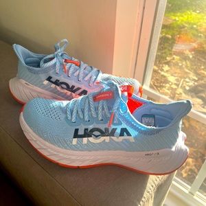 Women’s Carbon X Hokas size 8. Worn once - in great condition! Blue/ Orange.